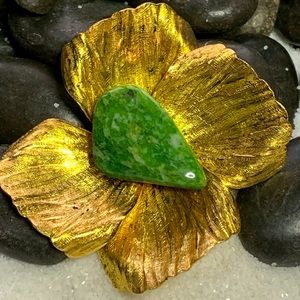 Clearance - Gold Toned Flower Brooche w/Jade Stone